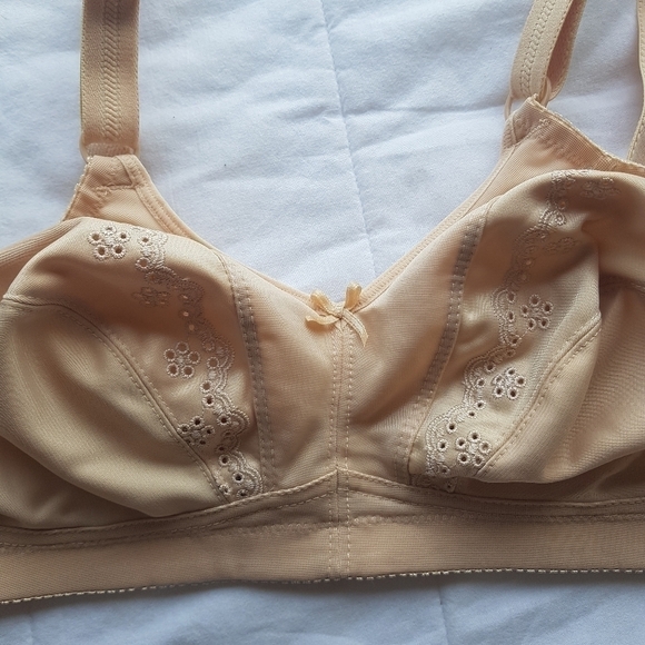 Wonderbra Classic Support Wireless Bra - Picture 3 of 10